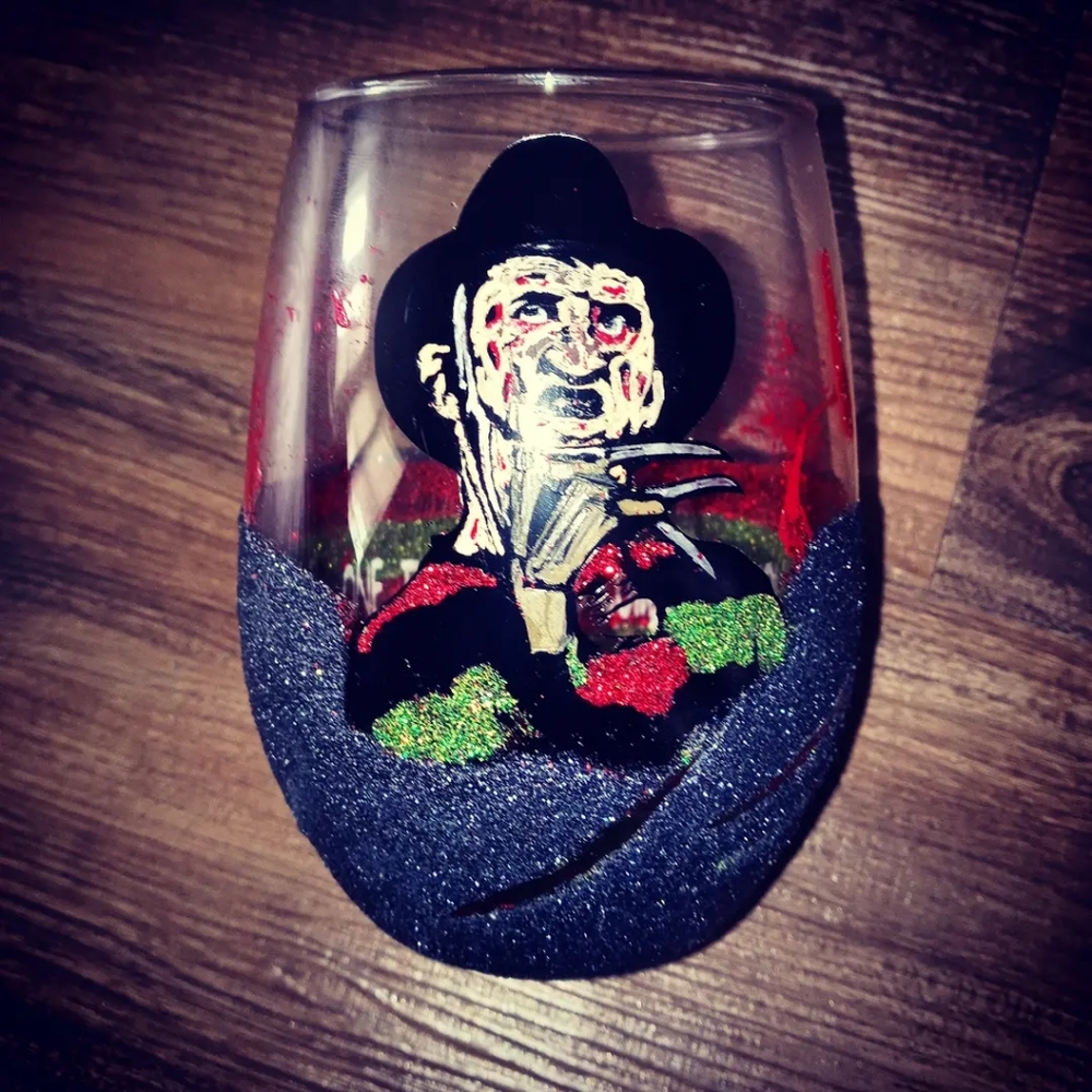 Reserved set of 4 wineglass